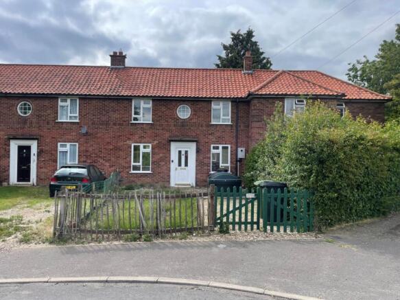 3 bed property, in 3 Winfarthing Road, £80,000