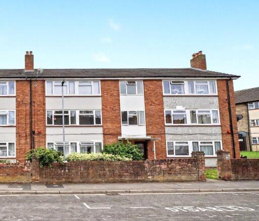 1 bed property, in 65(A) Hanover Way, £130,000