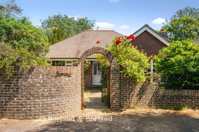 3 bed property, in Brook Gardens, £550,000