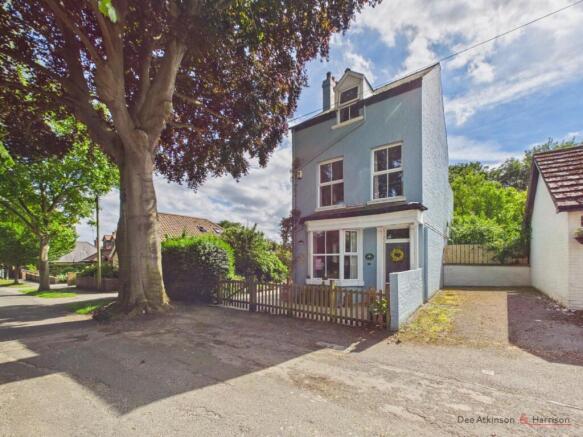 4 bed property, in The Avenue, £350,000
