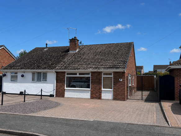 2 bed property, in Scott Avenue, £230,000