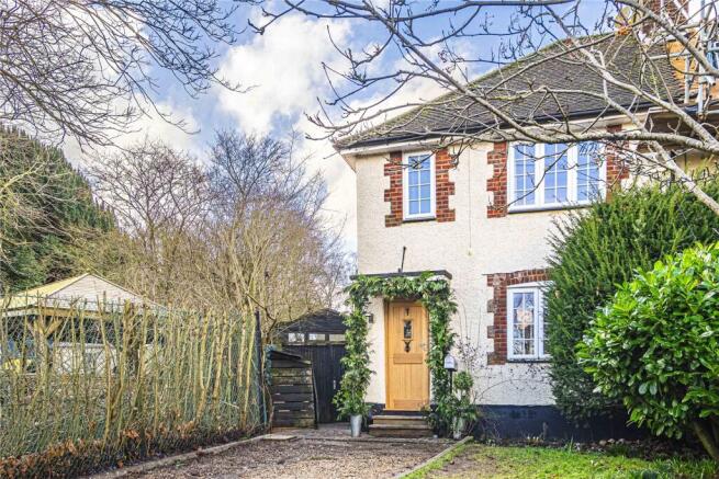 2 bed property, in Church Meadow, £575,000
