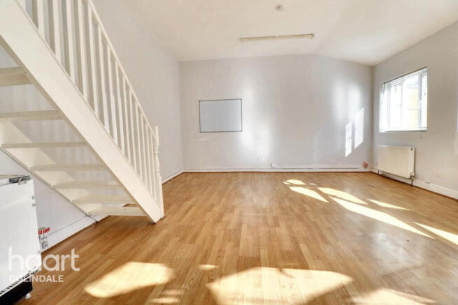 1 bed property, in Montagu Road, £300,000