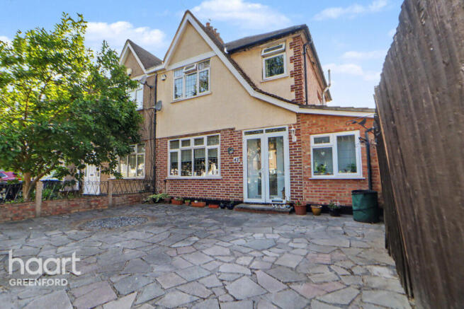 4 bed property, in Rothesay Avenue, £600,000