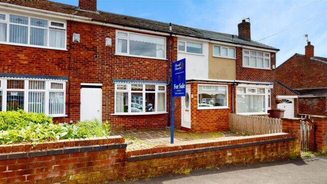 3 bed property, in Central Drive, £195,000