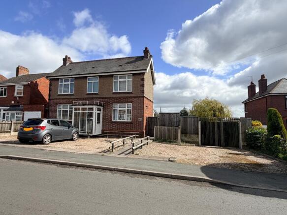 3 bed property, in 53 Vicarage Road West, £225,000
