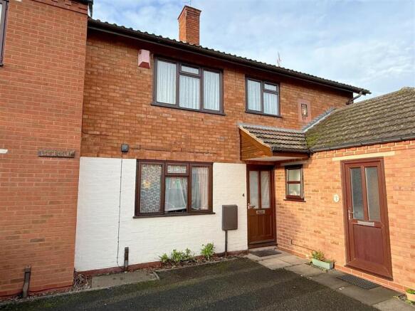 2 bed property, in Lodge Road, £119,950
