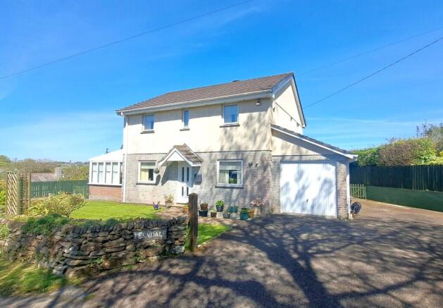 4 bed property, in Lower Downgate, £400,000