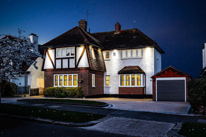 4 bed property, in St James Gardens, £1,000,000
