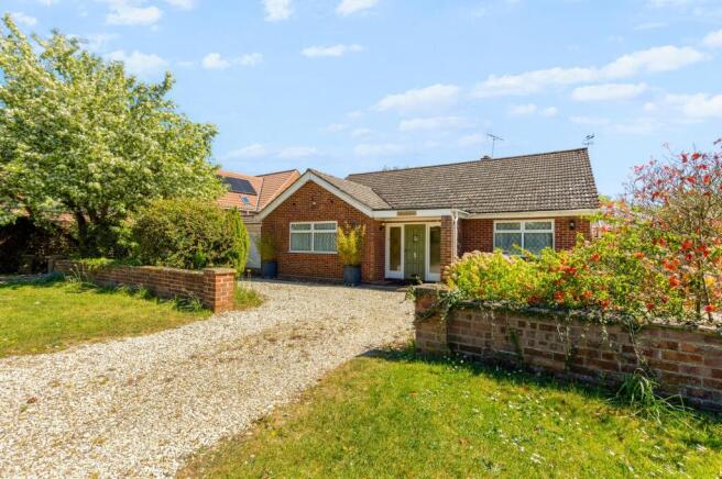 3 bed property, in Spacious Detached Bungalow in Gressenhall, £400,000