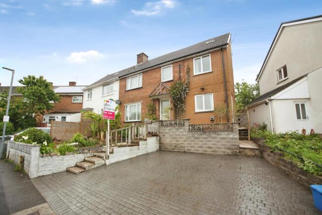 4 bed property, in Morris Avenue, £375,000