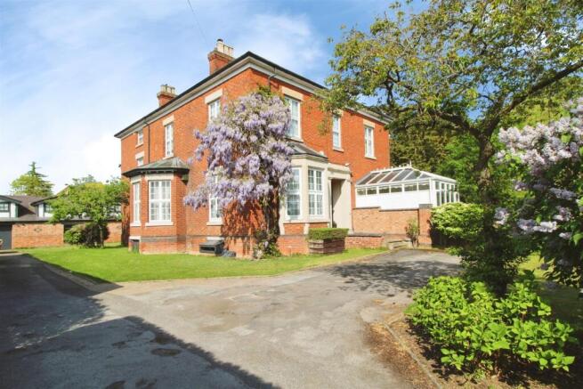 5 bed property, in Ashlawn Road, £1,100,000
