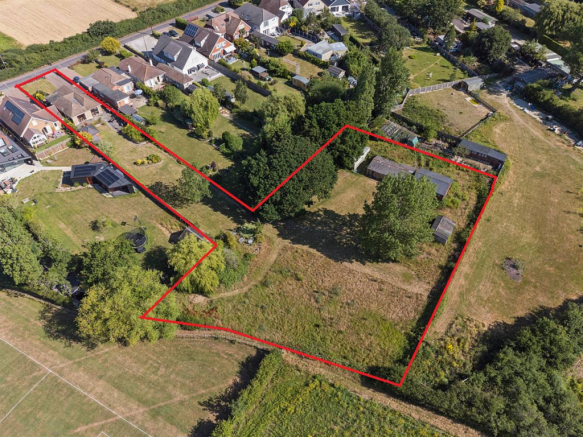 3 bed property, in Busheyfield Road, £600,000