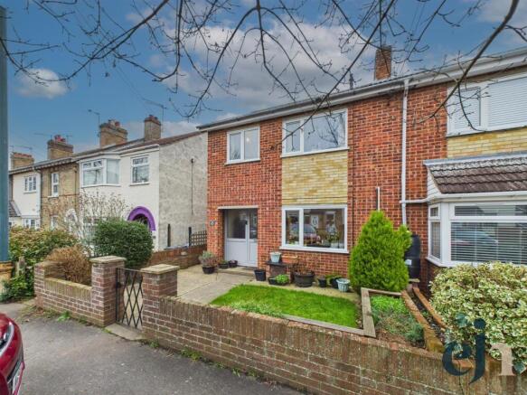 3 bed property, in Sycamore Avenue, £230,000