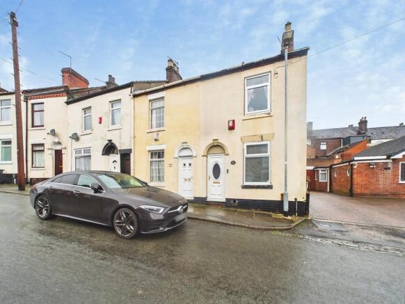 2 bed property, in Mount Street, £115,000