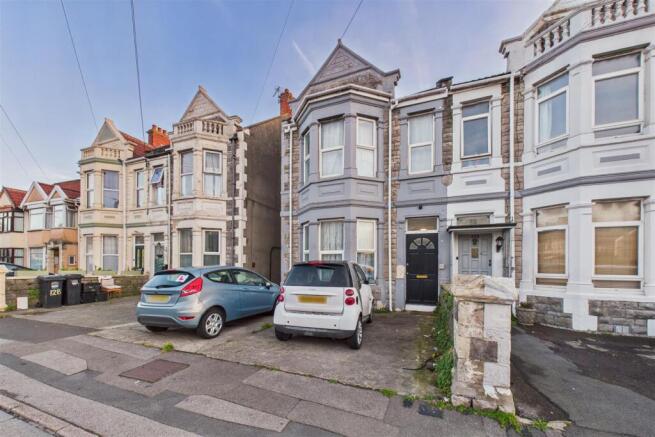 6 bed property, in Locking Road, £275,000