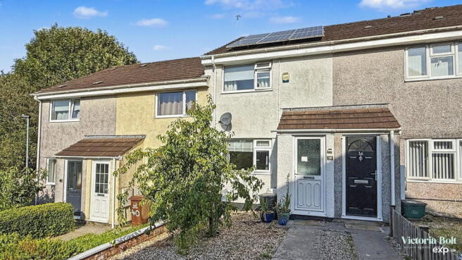 2 bed property, in Dunsterville Road, £222,500