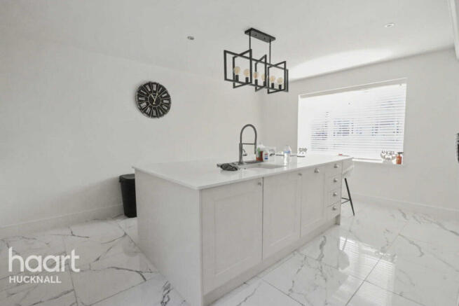 5 bed property, in Arnold Road, £325,000