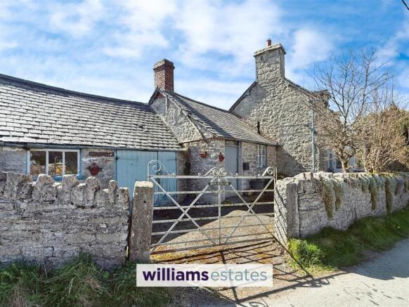 2 bed property, in Rhyd-Y-Meudwy, £280,000