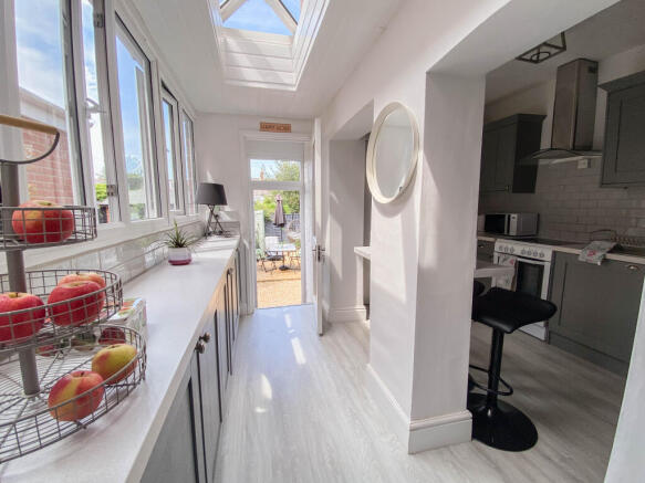 2 bed property, in St. Davids Road, £200,000