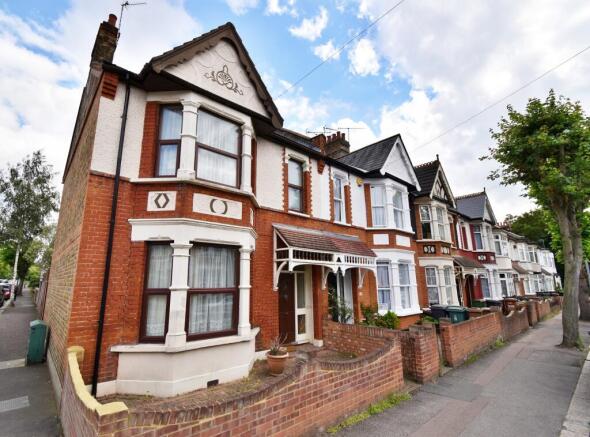 3 bed property, in Hale End Road, £699,995