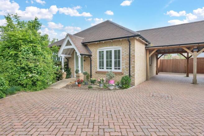 2 bed property, in West Croft, £475,000