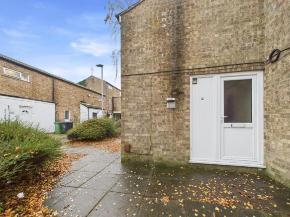 1 bed property, in Eyrescroft, £100,000