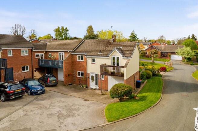3 bed property, in The Burrows, £320,000