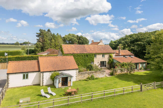 4 bed property, in Muscoates Barn, £950,000