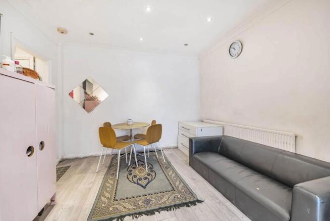 1 bed property, in Byron Road, £160,000
