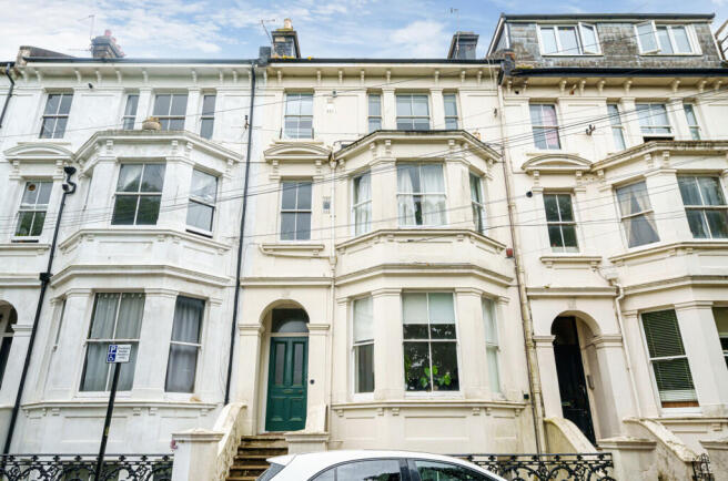 1 bed property, in Walpole Terrace, £240,000