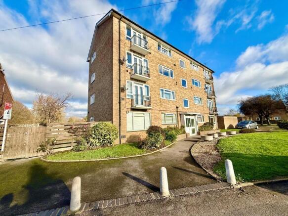 2 bed property, in Cordelia Road, £240,000