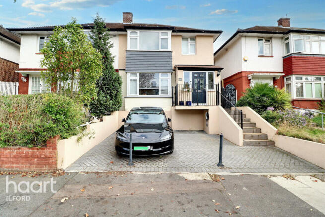 3 bed property, in Wanstead Park Road, £625,000