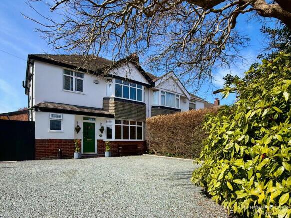 3 bed property, in Rostron Crescent, £450,000