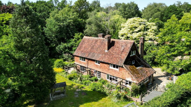 5 bed property, in Tonbridge Road, £900,000