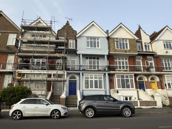1 bed property, in South Terrace, £85,000