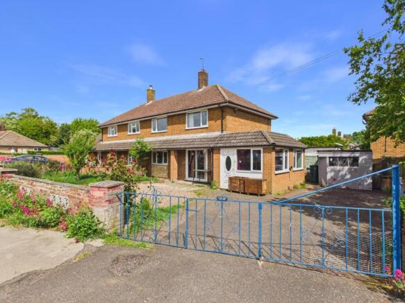 3 bed property, in 31 Fen Road, £145,000