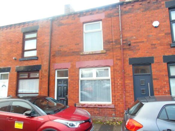 2 bed property, in Auburn Street, £155,000