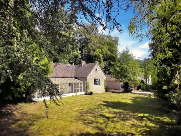 3 bed property, in Woodstock Lane, £650,000