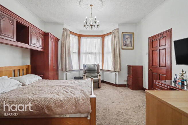 3 bed property, in Bedford Road, £575,000