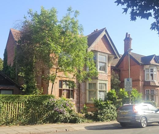 6 bed property, in 14 Springfield Road, £550,000