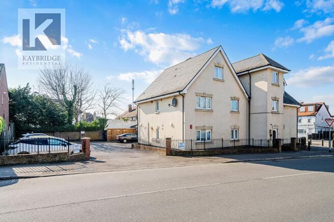 2 bed property, in East Street, £300,000