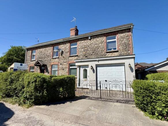 3 bed property, in Tump Lane, £350,000