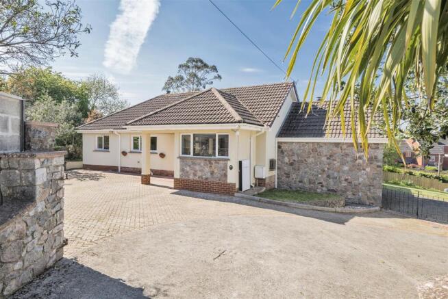 3 bed property, in St. Michaels Close, £750,000