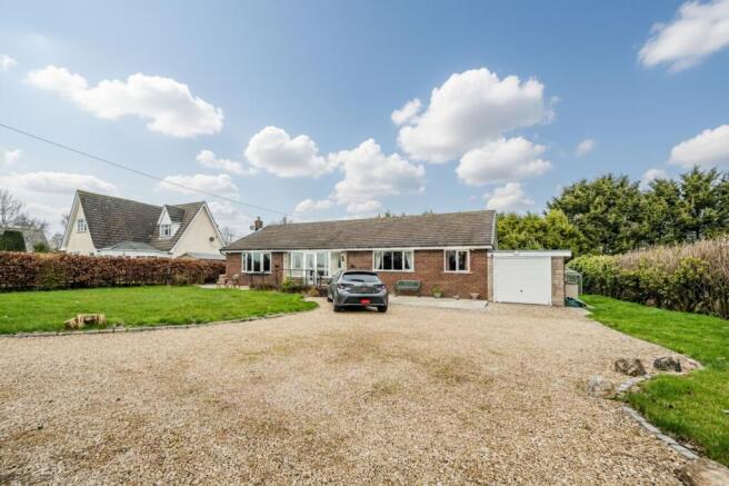 4 bed property, in Anchorage Avenue, £570,000