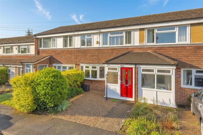 3 bed property, in Woodland Close, £400,000