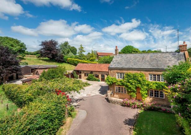 7 bed property, in Powerstock, £1,595,000