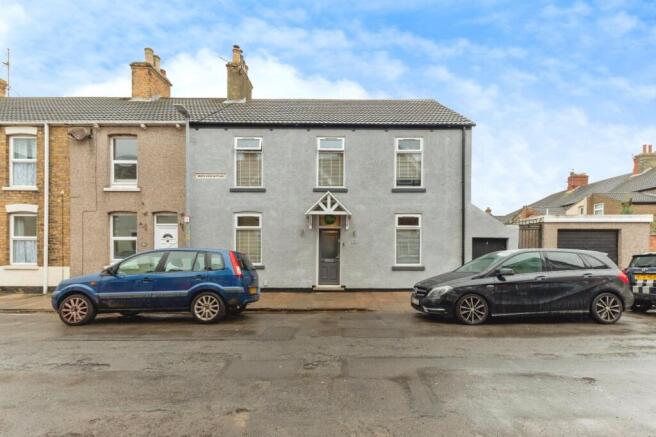 6 bed property, in Edward Street, £250,000