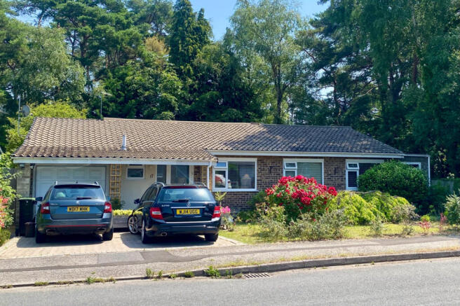 3 bed property, in St. Leonards BH24, £535,000