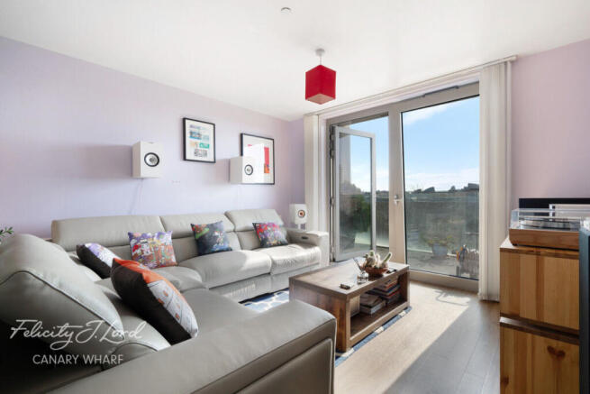 2 bed property, in Waterside Heights, £375,000